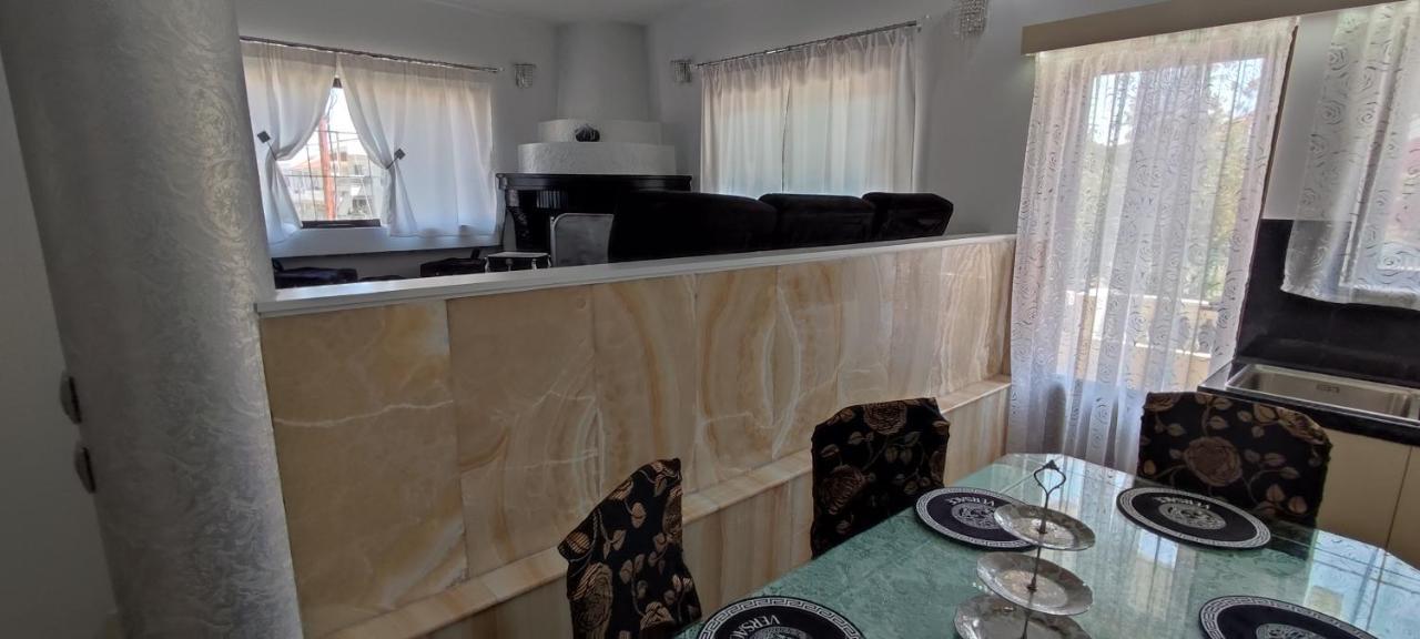 Ixian House Appartement *