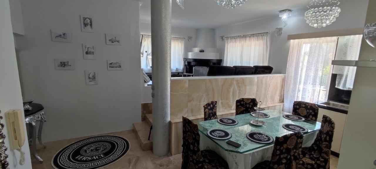 Ixian House Apartment *